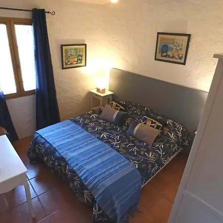 La Bastide De La Peyroliere Avec Piscine Et Tennis Face Au Luberon Apartment *