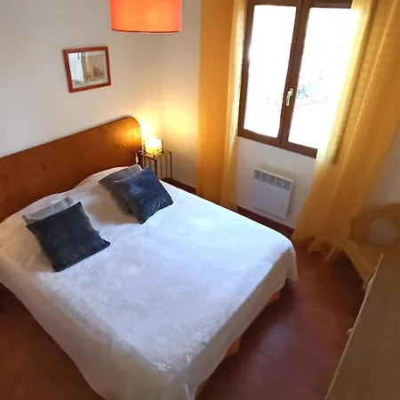 Apartment La Bastide De La Peyroliere Avec Piscine Et Tennis Face Au Luberon Apt
