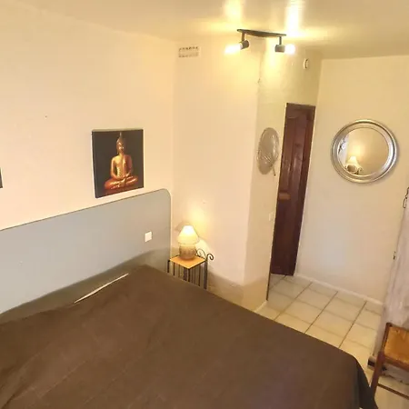 La Bastide De La Peyroliere Avec Piscine Et Tennis Face Au Luberon Apartment